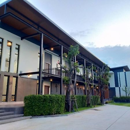 Hotel De Vine House Roi Et Zewnętrze zdjęcie
