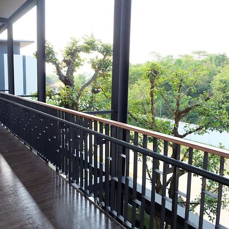 Hotel De Vine House Roi Et Zewnętrze zdjęcie